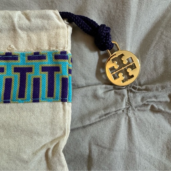 Tory Burch Kira Chevron Glazed Small Camera Bag in Fig - Picture 11 of 15